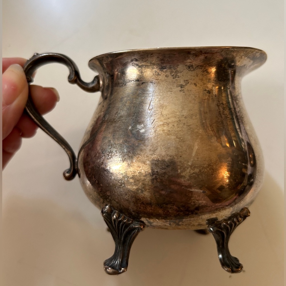 VINTAGE SHERIDAN SILVER PLATED CREAMER